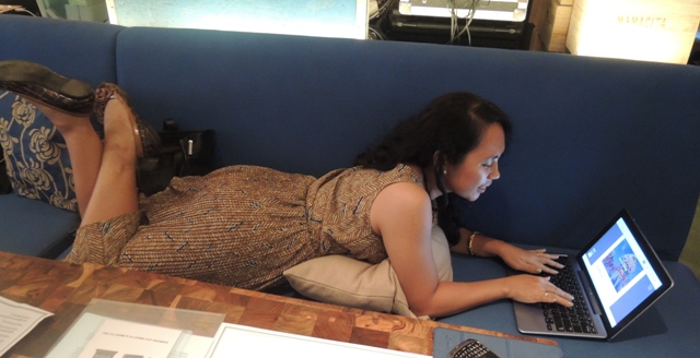 Liburan tetap asyik, kerjaan juga tetap lancar