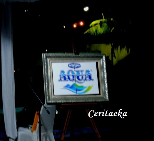Ohiya, di ulang tahunnya yang ke-40 tahun ini, Aqua ganti logo lho. Ini nih logo barunya Aqua.