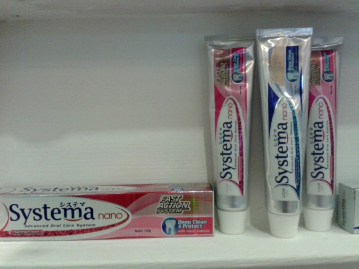 Jadi katanya Systema Nano ini mampu memperbaiki dan menutup lubang mulai dari lubang ukuran mikroskopik sampe ukuran nanoskopik dalam waktu 14 hari. 