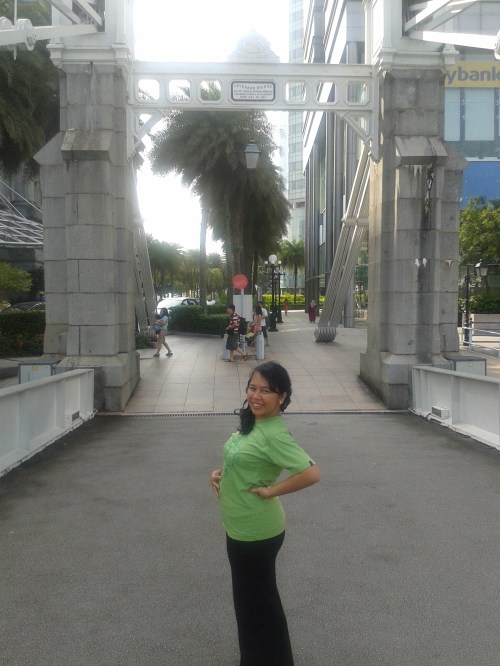 Posing in the middle of Cavenagh Bridge, Singapore. I was 3 months pregnant at that time ^_^