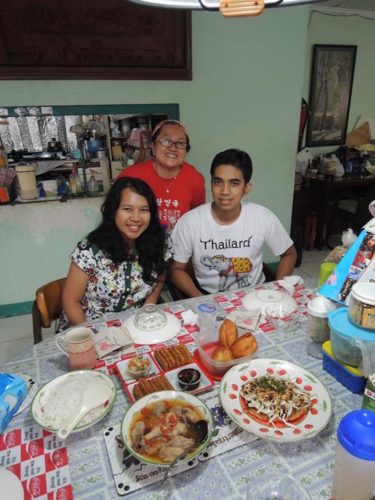 With Magdalena host eat withlocals Sabtu lalu ;) Ramah banget orangnya dan nggak pernah kehabisan cerita.