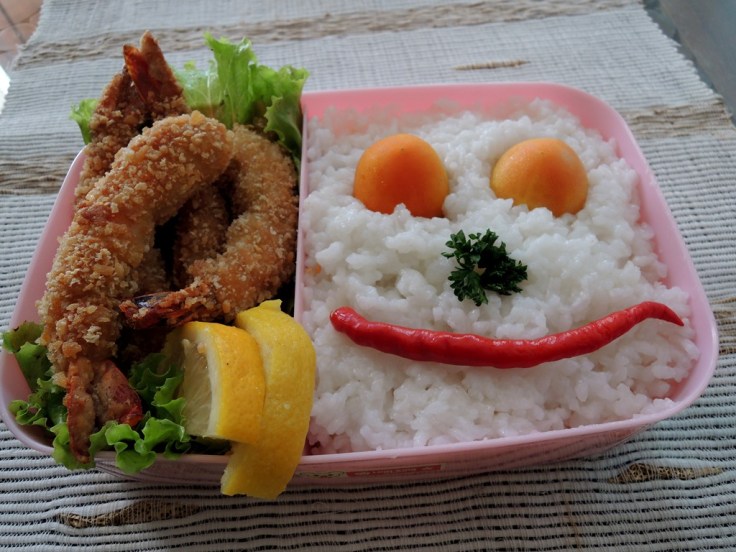 Tadaaaa: Bekal Bento Tempura Udang yang jadi dalam 15 menit ^_^