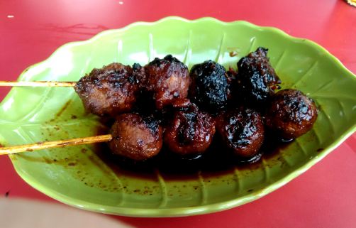 Jangan lupa cicipi bakso bakarnya jugaaa :P Nom nom nom