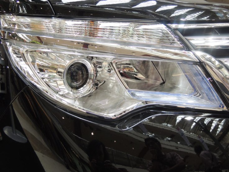 LED Headlamp with Day Time Running Light. Selain bikin cantik tampilan luar juga memantu soal safety.