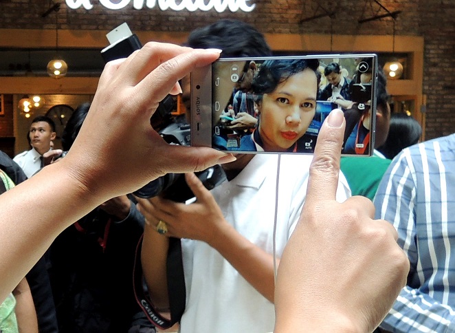 Warnanya tajam bok! Dipegang juga mantep.