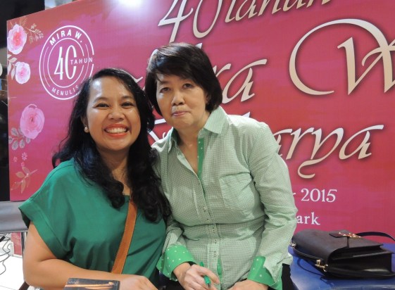 Akhirnya kesampaian juga ketemu Ibu Mira W.! :* Yeay