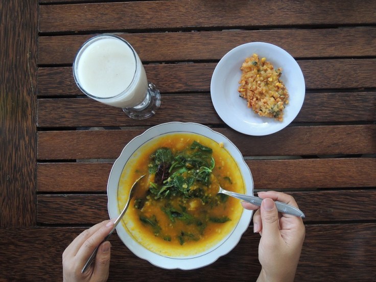 Bubur Manado. Best eaten with ikan asin. Ohiya, kalau di Manado, mesti bilang kita mau mamam pake ikan asin kalo enggak ya dikasih polosan aja.