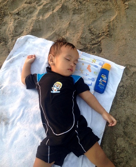 The earth is my pillow and the sun is my roof! I think my son is putting that sentence literally. Anw he got too tired after playing with the sand and in the ocean. Fell asleep instantly wherever comfortable for him.
