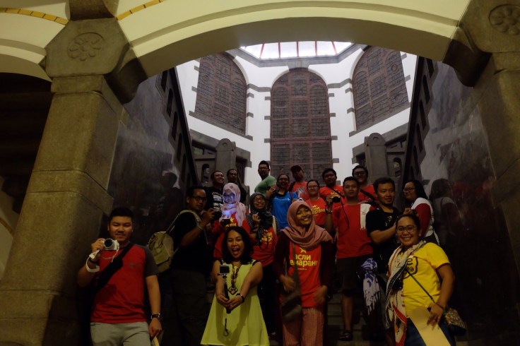 That night I challenged my self to try something new, exploring the so-called-spooky-building and I got out alive :D Hahahaha. Loving this moment so much. Thanks guys! ^_^