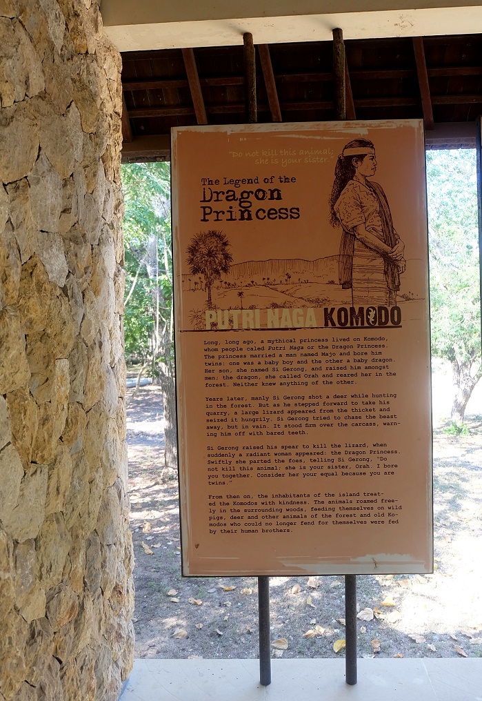 Kisah legenda ini juga ada di pos ranger di mulut Pulau Komodo