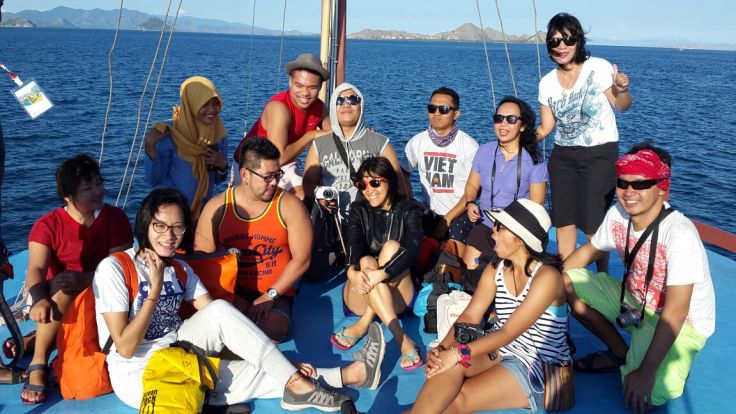 Large unbelievably fun group; exploring the diversity with ASITA NTT. 