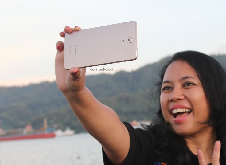 Nyobain selfie pake Coolpad Sky 3